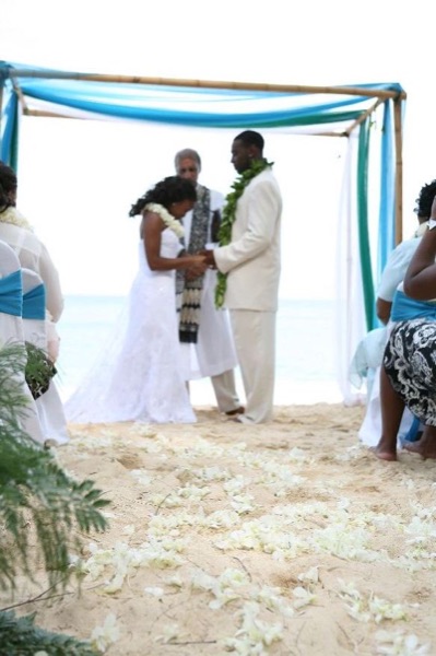 Naheshae and Damarus at the turquoise arch, up close