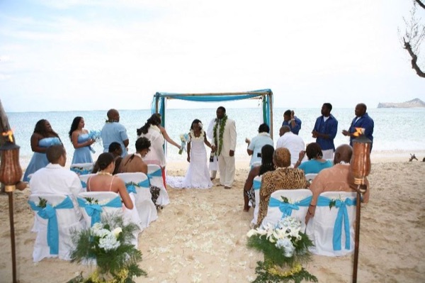 Naheshae and Damarus at the turquoise arch, from the side