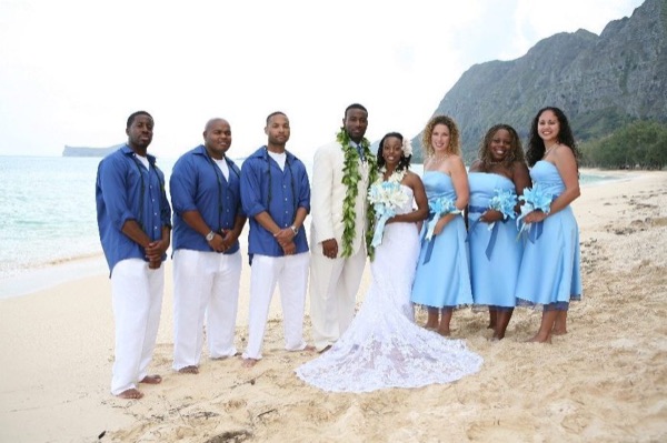 Naheshae with her bridesmaids in light blue, side by side