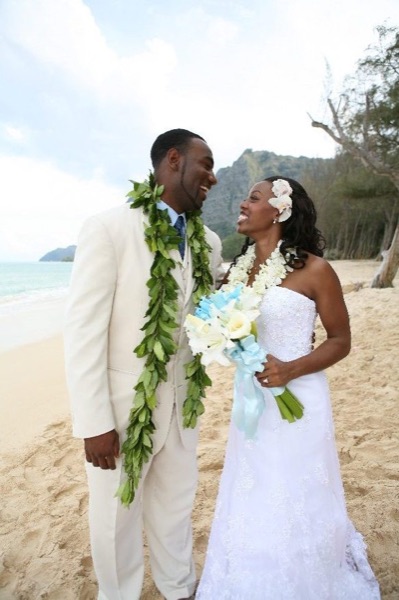 Naheshae and Damarus by the water, close up