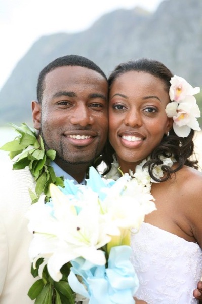 Naheshae and Damarus on the beach with the mountains behind them, from another angle