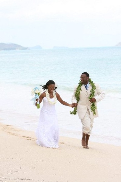 A kiss on the beach, in a happy moment