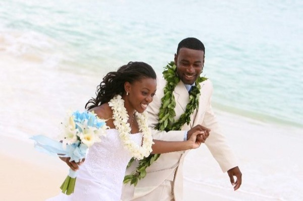 Naheshae and Damarus by the water, wide view