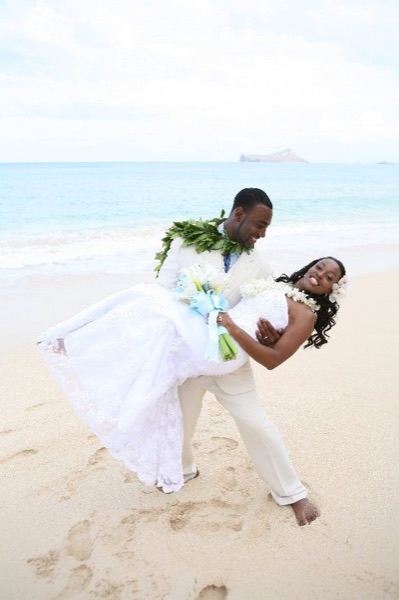 Naheshae and Damarus by the water, looking at each other