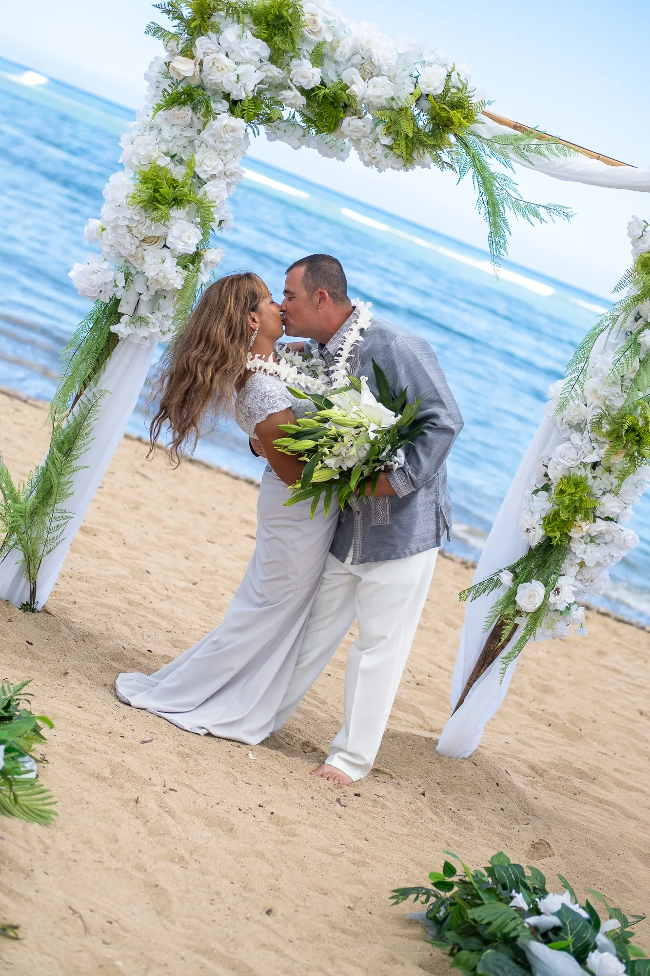 A dip kiss at the arch