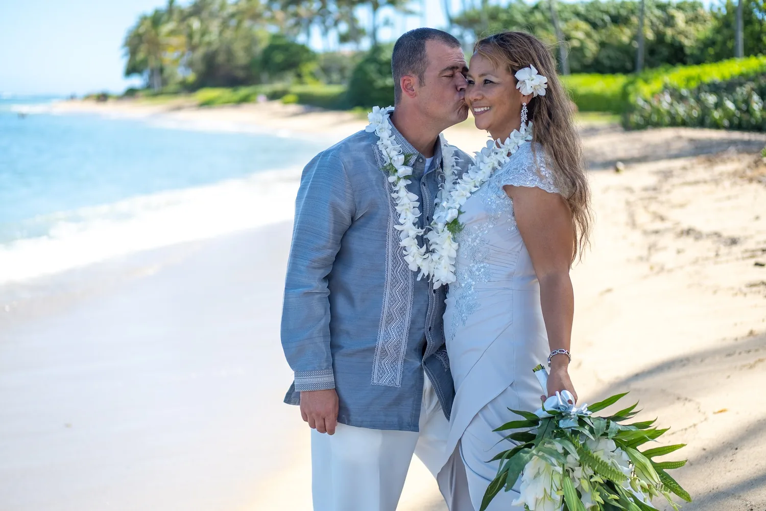 A kiss by the shore