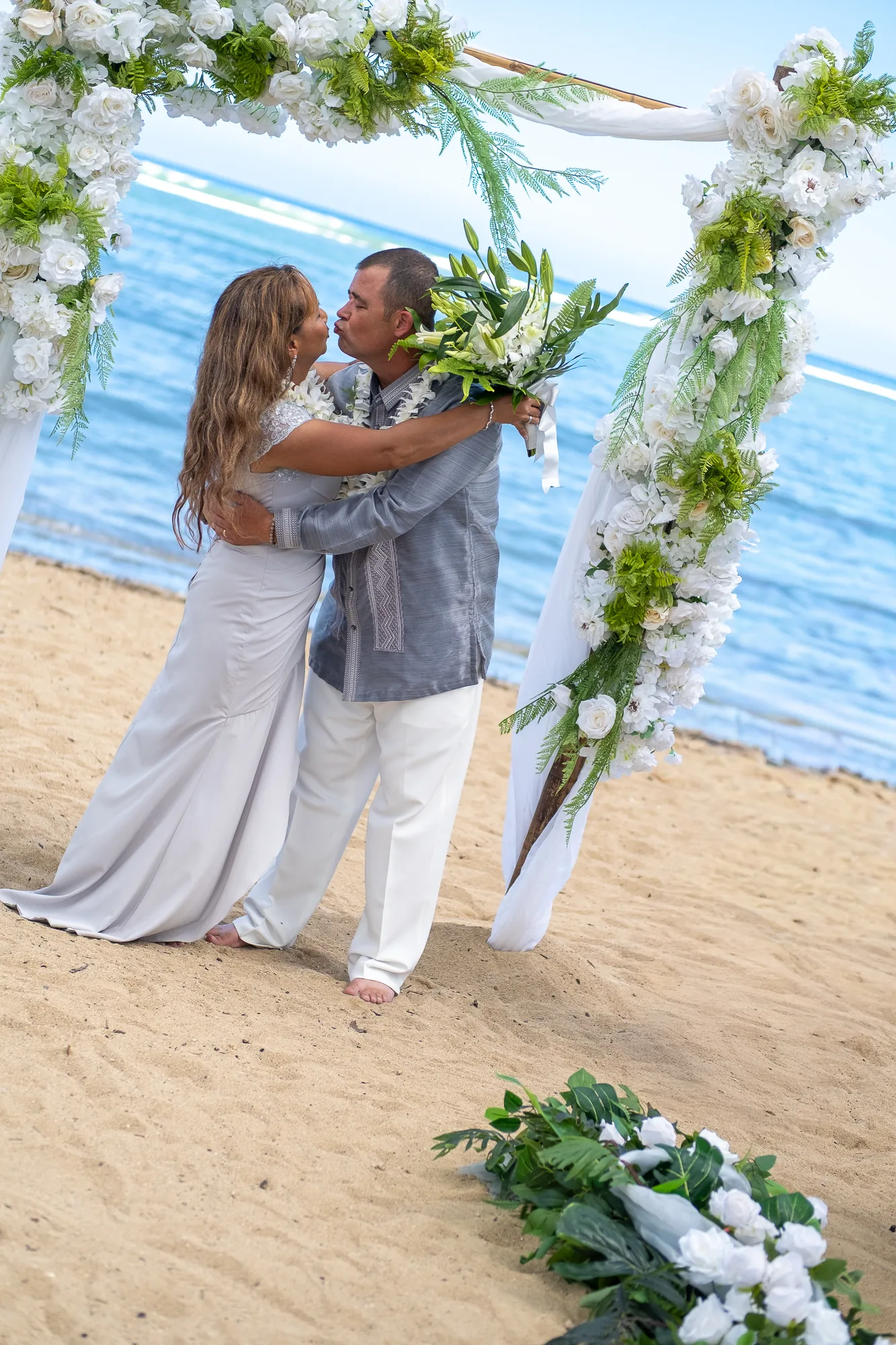 A kiss with the bouquet at the arch