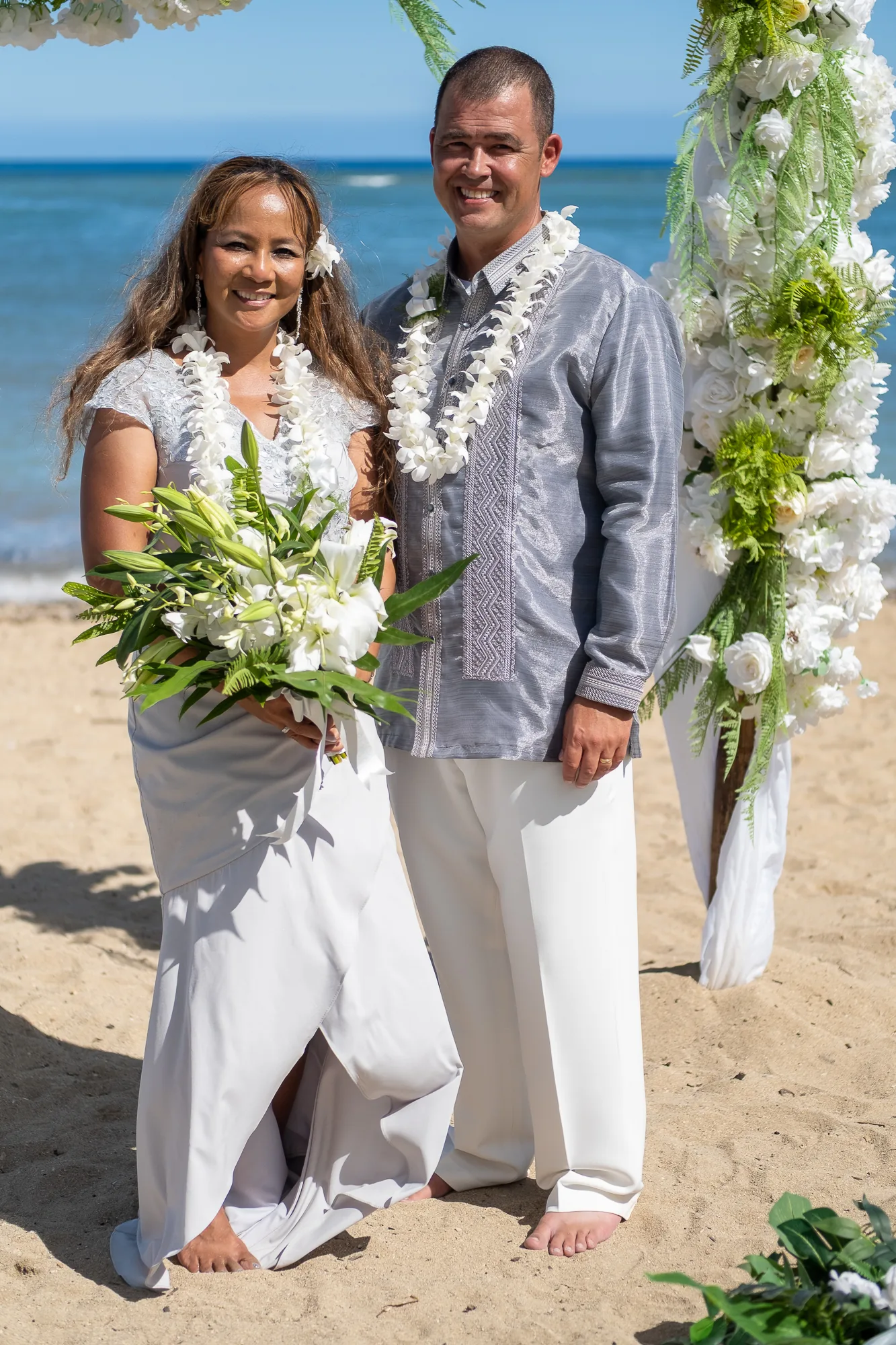 Rose and Nate with her white bouquet