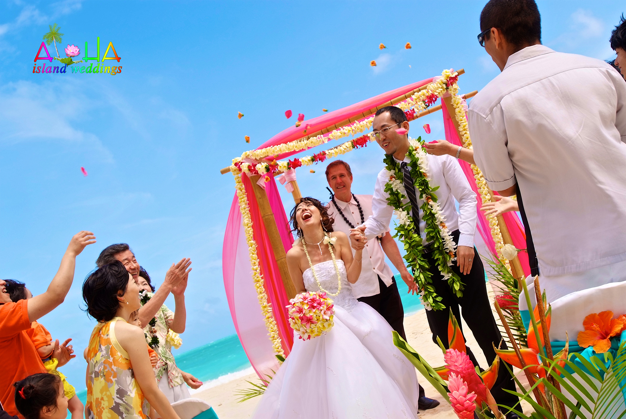 Weddings in Hawaii | Oahu beach wedding planners