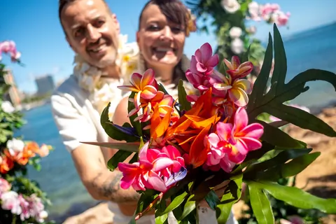 Big smiles with the tropical bouquet