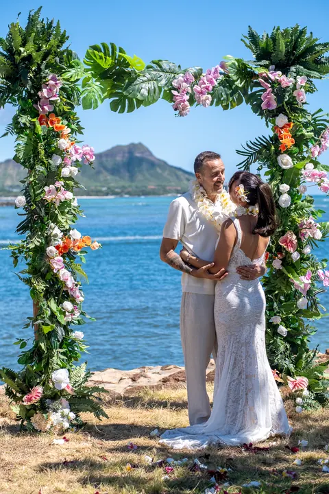 Steve and Sara together under the arch